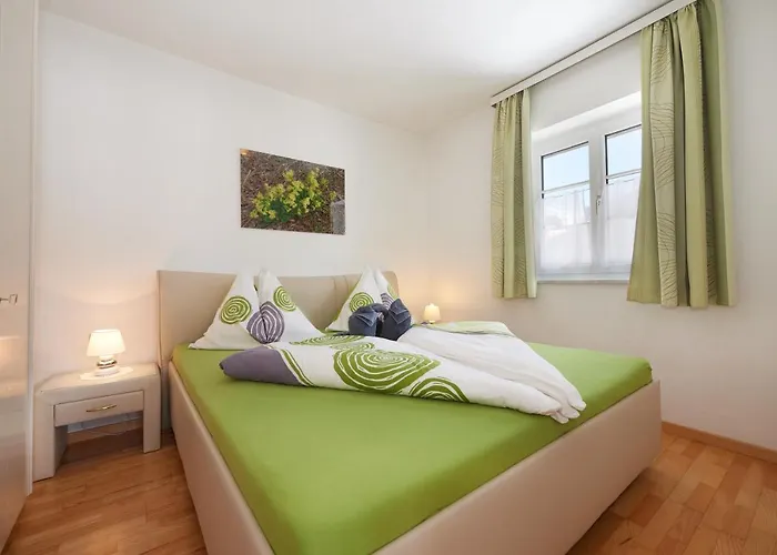 格斯特因各公寓 *