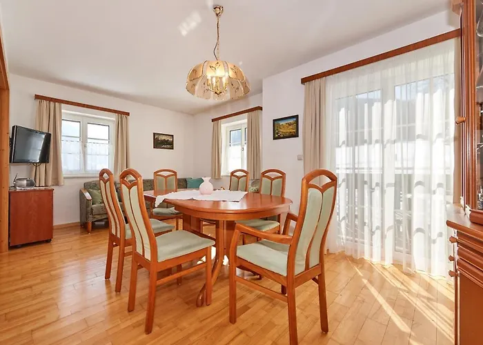 格斯特因各公寓 公寓 *