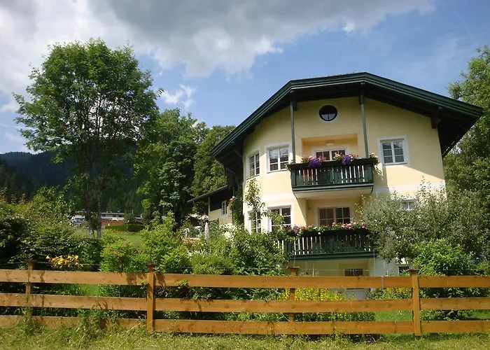 格斯特因各公寓 公寓 *